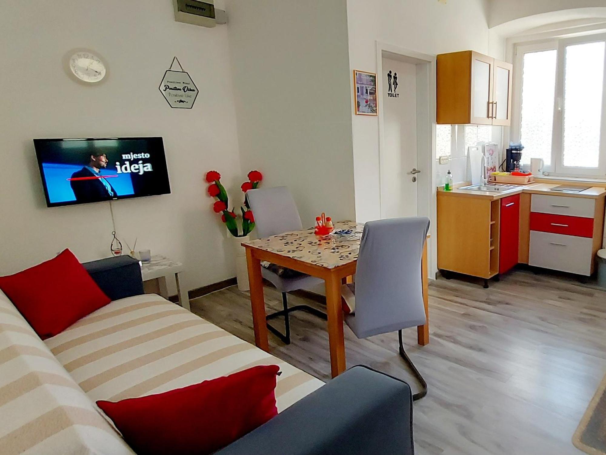 Ema & Sea Apartment'S พูลา ภายนอก รูปภาพ